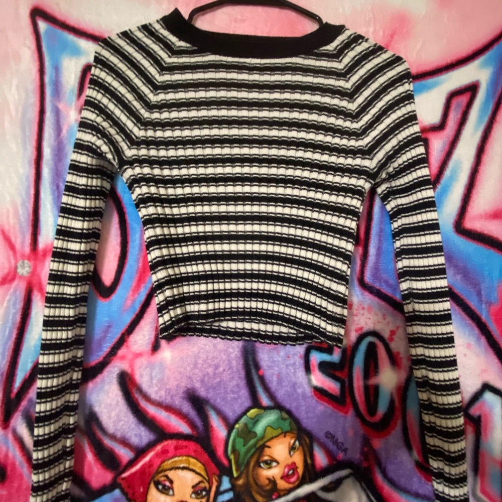 LONG SLEEVE CROP TOP